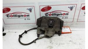 Used Front brake calliper, left Mercedes Vito (638.0) 2.2 CDI 108 16V Price on request offered by Collignon & Fils