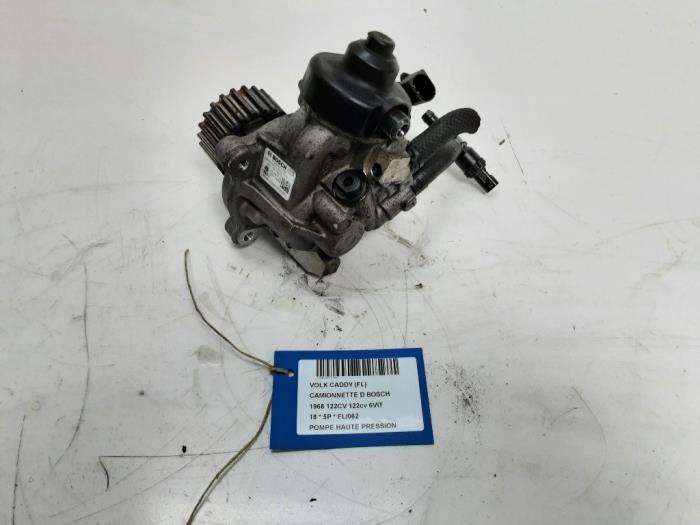 High pressure pump from a Volkswagen Caddy IV 2.0 TDI 122 4Motion 2018