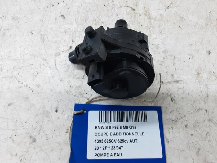 Water pump from a BMW 8 serie (G15)  2020