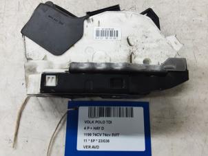 Used Door lock cylinder, right Volkswagen Polo V (6R) 1.2 TDI 12V BlueMotion Price € 50,00 Inclusive VAT offered by Collignon & Fils