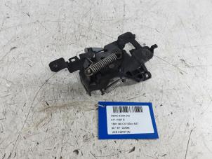 Used Bonnet lock mechanism Mercedes B (W245,242) 2.0 B-200 CDI 16V Price € 19,99 Inclusive VAT offered by Collignon & Fils