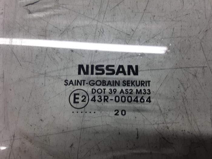 Trójkatna szyba prawy tyl z Nissan Juke (F16) 1.0 DIG-T 117 12V 2020
