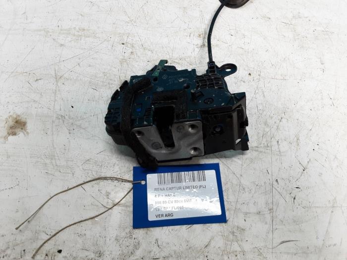Door lock cylinder, left from a Renault Captur (2R) 0.9 Energy TCE 12V 2019