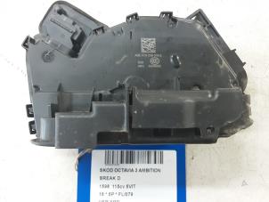 Used Door lock cylinder, right Skoda Octavia Combi (5EAC) 1.6 TDI 16V Price € 50,00 Inclusive VAT offered by Collignon & Fils
