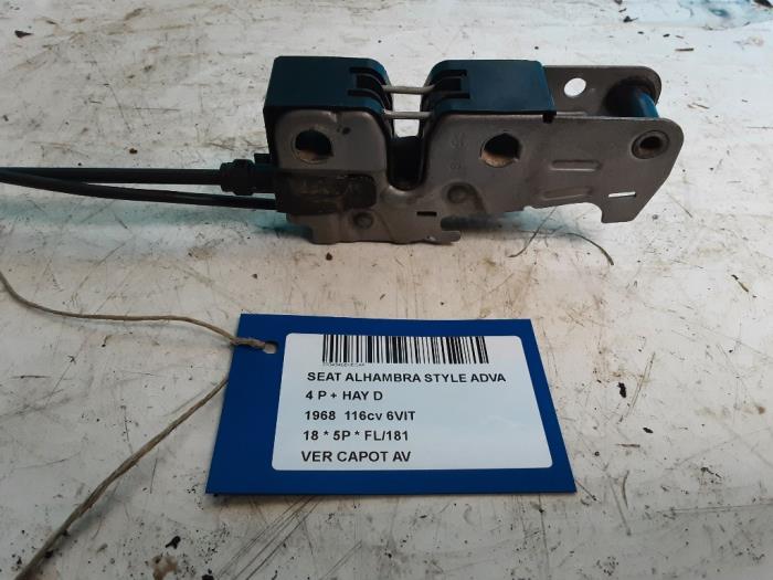 Bonnet lock mechanism from a Seat Alhambra (7N) 2.0 TDI 16V E-Ecomotive 2018