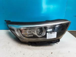 Used Headlight, right Kia Stonic (YB) 1.6 CRDi VGT 16V Price € 149,99 Inclusive VAT offered by Collignon & Fils