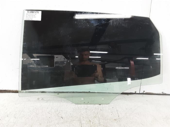 Rear door window 4-door, left from a Seat Leon (5FB) 1.6 TDI 16V 2017