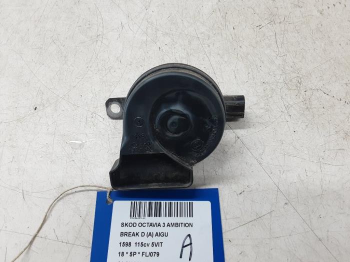 Horn from a Skoda Octavia Combi (5EAC) 1.6 TDI 16V 2018