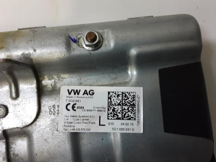 Knie airbag van een Skoda Octavia Combi (5EAC) 1.0 TSI 12V 2019