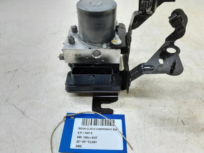 ABS pump from a Renault Clio V (RJAB) 1.0 TCe 100 12V 2020