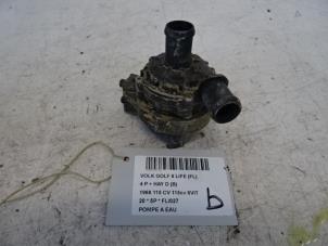Usados Bomba de agua Volkswagen Golf VIII (CD1) 2.0 TDI BlueMotion 16V Precio € 50,00 IVA incluido ofrecido por Collignon & Fils