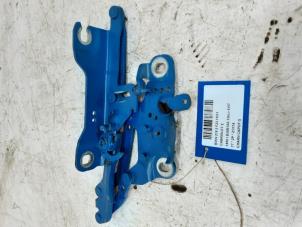 Used Bonnet Hinge BMW 2 serie (F23) 218i 1.5 TwinPower Turbo 12V Price € 30,00 Inclusive VAT offered by Collignon & Fils