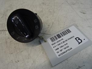 Usados Interruptor Seat Leon (5FB) 1.5 TSI 16V Precio € 39,99 IVA incluido ofrecido por Collignon & Fils