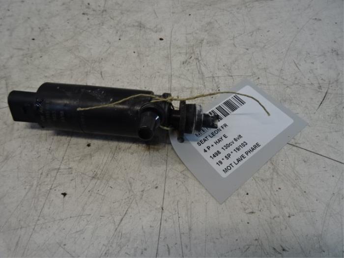 Bomba de rociador de faro de un Seat Leon (5FB) 1.5 TSI 16V 2019