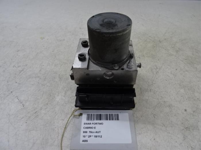 ABS pump from a Smart Fortwo Cabrio (451.4) 1.0 52 kW 2010