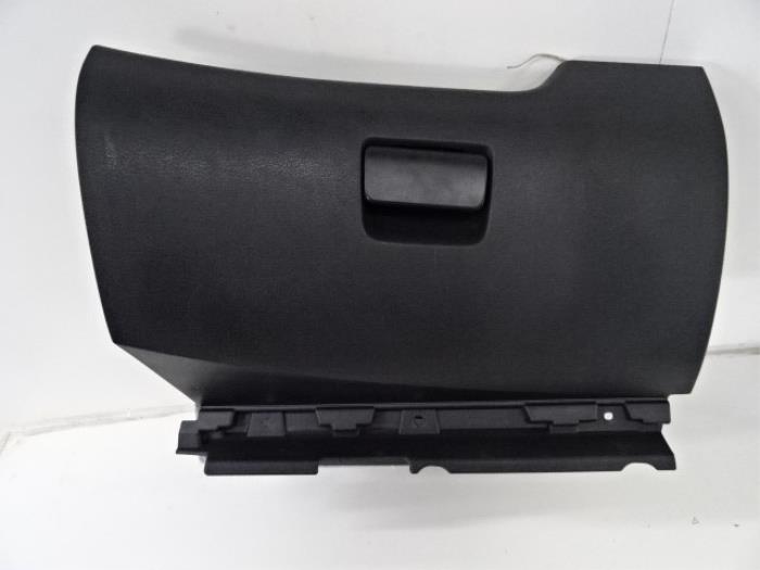 Overhead storage compartment from a Peugeot 207 SW (WE/WU) 1.6 HDi 16V 2008