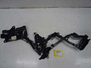 Used Tailgate hinge Opel Astra H Twin Top (L67) 1.9 CDTi 16V Price € 75,00 Inclusive VAT offered by Collignon & Fils