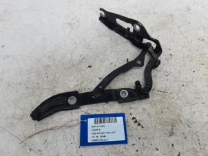 Used Tailgate hinge BMW 2 serie (F22) 220d 2.0 16V Price € 25,00 Inclusive VAT offered by Collignon & Fils