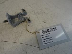 Used Tailgate hinge Seat Leon (5FB) 1.5 TSI 16V Price € 9,99 Inclusive VAT offered by Collignon & Fils