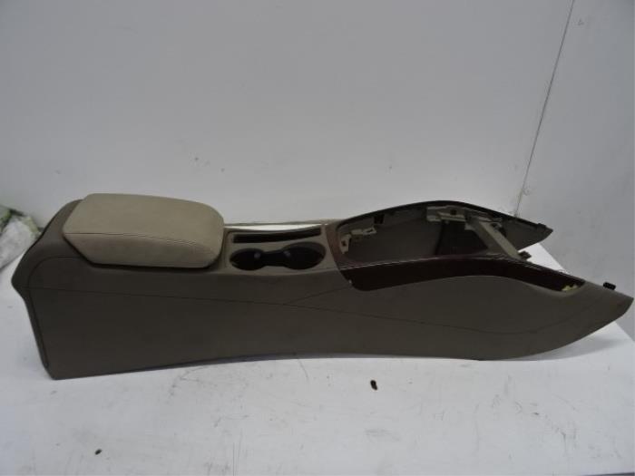 Middle console from a Audi A4 Avant (B8) 2.0 TDI 16V 2011
