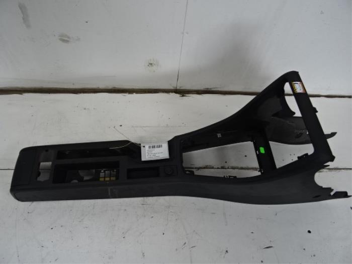 Middle console from a Audi A4 Avant (B7) 1.9 TDI 2006