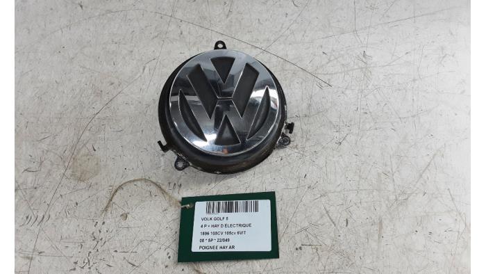 Manija del portón trasero de un Volkswagen Golf V (1K1) 1.9 TDI 2008