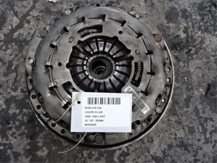 Dual mass flywheel from a BMW 2 serie (F22) 218d 2.0 16V 2016
