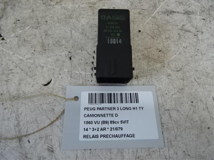 Glow plug relay from a Peugeot Partner (GC/GF/GG/GJ/GK) 1.6 HDI 90 2014