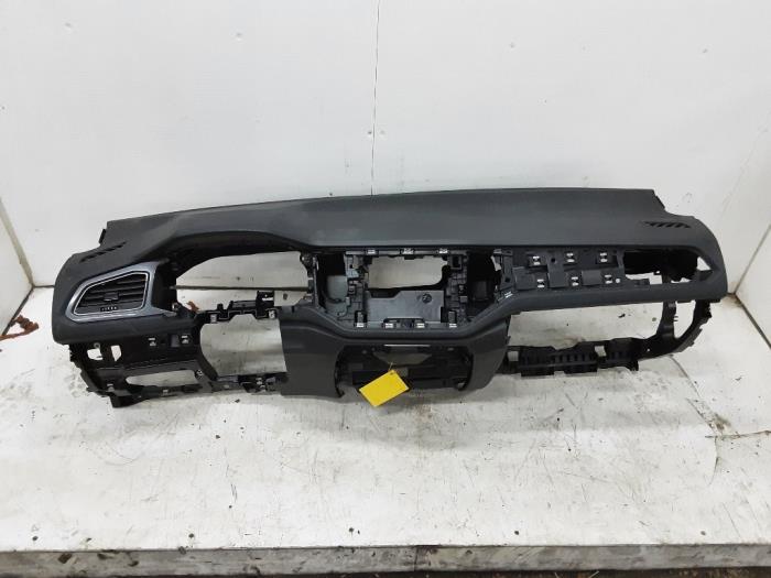 Dashboard from a Volkswagen T-Roc 1.0 TSI 12V BlueMotion 2019