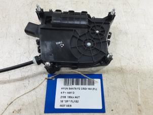 Used Central locking motor Hyundai Santa Fe III (DM) 2.2 CRDi R 16V 4x2 Price € 124,99 Inclusive VAT offered by Collignon & Fils