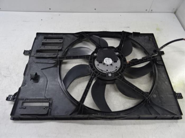 Cooling fan housing from a Volkswagen Golf VII (AUA) 1.6 TDI 4Motion 16V 2015