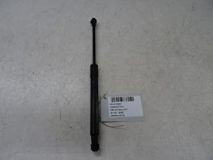 Used Set of bonnet gas struts Volkswagen Caddy IV 2.0 TDI 102 Price € 19,99 Inclusive VAT offered by Collignon & Fils