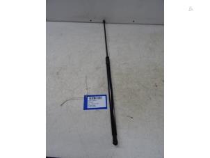 Used Set of bonnet gas struts Mercedes A (177.0) 1.5 A-180d Price € 19,99 Inclusive VAT offered by Collignon & Fils