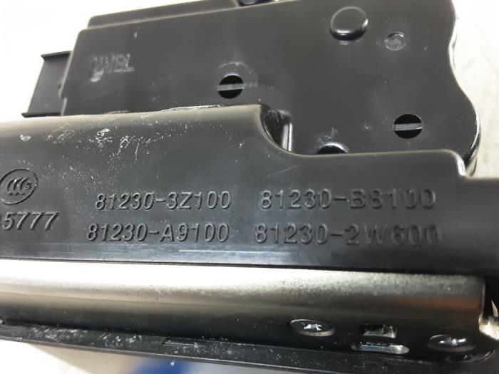 Rear lock cylinder from a Hyundai Santa Fe III (DM) 2.2 CRDi R 16V 4x2 2018