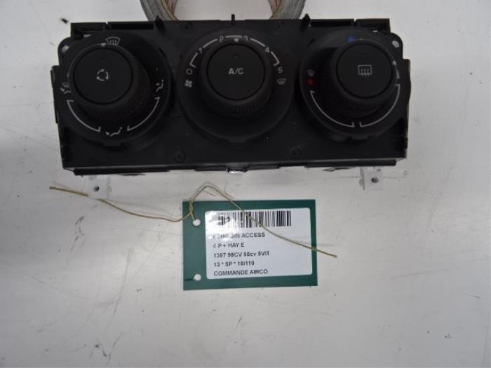 Panel de control de aire acondicionado de un Peugeot 308 (4A/C) 1.4 VTI 16V 2013