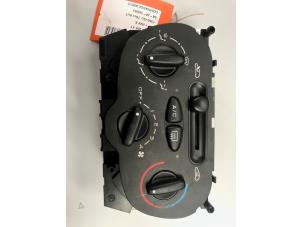Usados Panel de control de aire acondicionado Peugeot 206 (2A/C/H/J/S) 1.4 XR,XS,XT,Gentry Precio de solicitud ofrecido por Collignon & Fils
