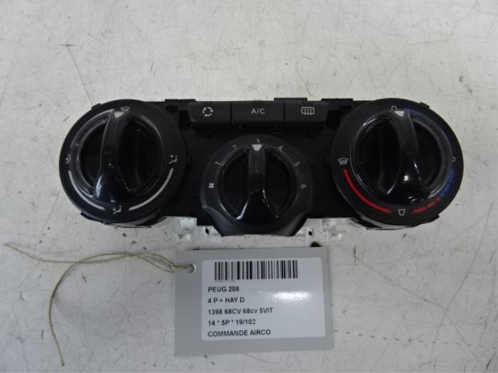 Air conditioning control panel from a Peugeot 208 I (CA/CC/CK/CL) 1.4 HDi 2014