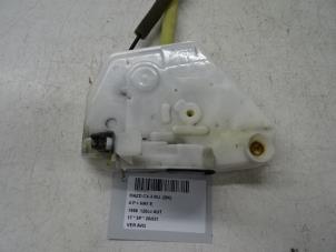 Usados Cilindro de cerradura de puerta izquierda Mazda CX-3 2.0 SkyActiv-G 120 Precio € 50,00 IVA incluido ofrecido por Collignon & Fils