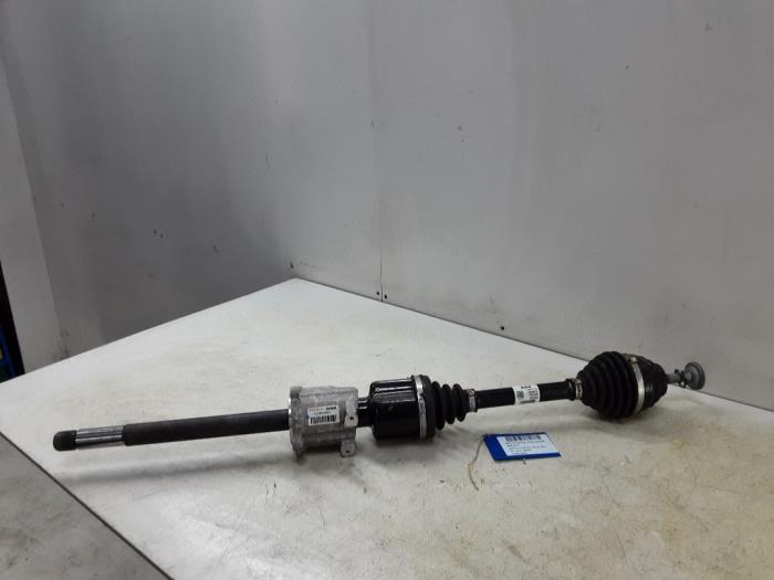 Front drive shaft, right from a MINI Clubman (F54) 2.0 16V John Cooper Works ALL4 2018
