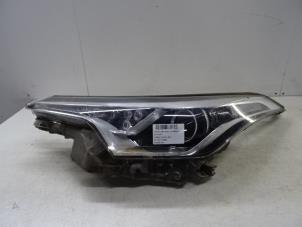 Used Headlight, left Toyota C-HR (X1,X5) 1.8 16V Hybrid Price € 99,99 Inclusive VAT offered by Collignon & Fils