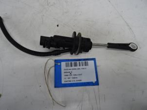Used Clutch master cylinder Audi A4 Avant (B8) 2.0 TDI 16V Price € 30,00 Inclusive VAT offered by Collignon & Fils