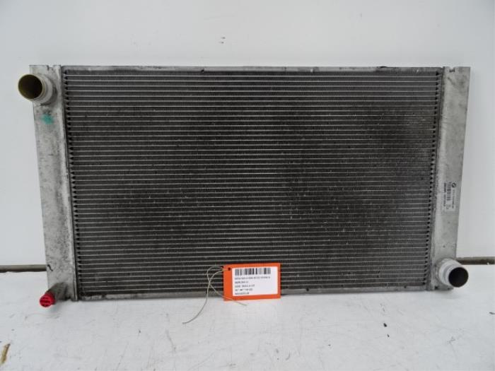 Radiator from a BMW 5 serie (E60) 520d 16V Corporate Lease 2006