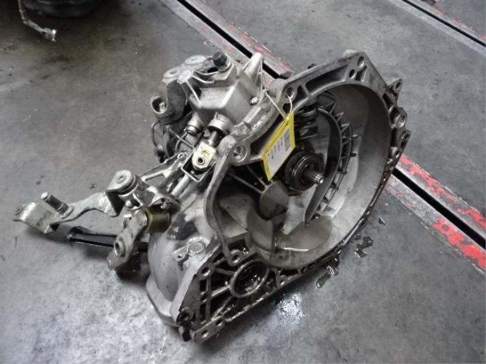 Gearbox from a Opel Corsa C (F08/68) 1.7 DTI 16V 2002