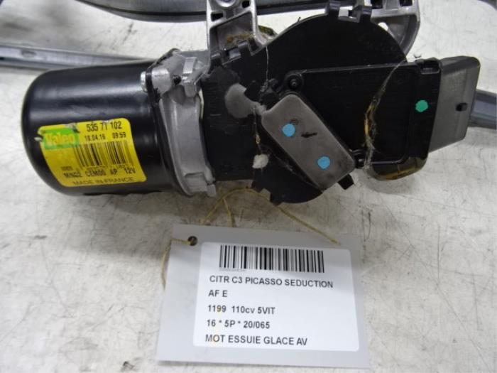 Front wiper motor from a Citroën C3 Picasso (SH) 1.2 12V PureTech 110 2016