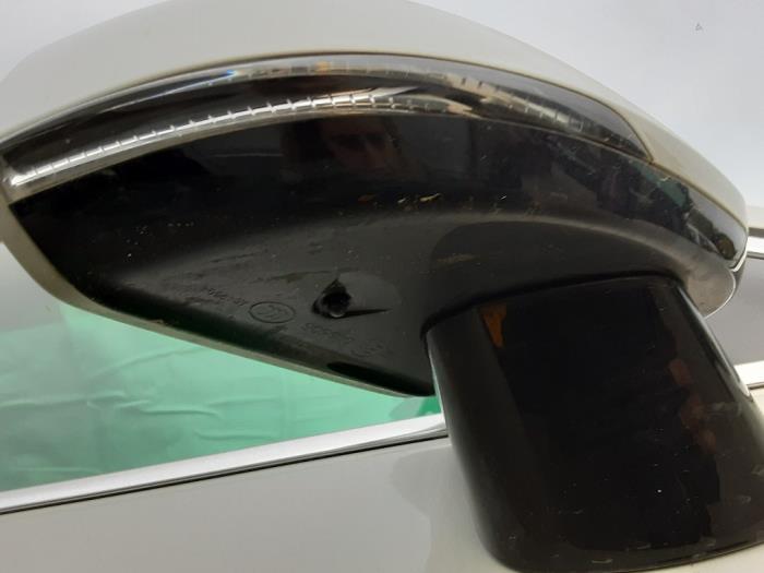 Wing mirror, right from a Volvo V60 II (ZW) 2.0 D4 16V 2019