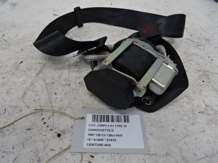 Front seatbelt, right from a Citroën Jumpy (G9) 2.0 HDiF 16V 125 2015