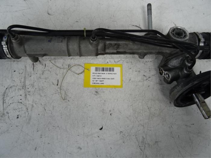 Steering box from a Peugeot Partner Tepee (7A/B/C/D/E/F/G/J/P/S) 1.6 HDiF 16V 2012