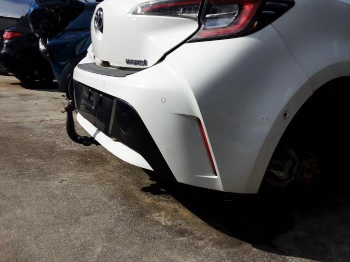 Rear bumper from a Toyota Corolla (E21/EA1/EH1) 1.8 16V Hybrid 2019