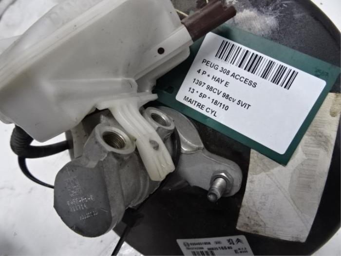 Master cylinder from a Peugeot 308 (4A/C) 1.4 VTI 16V 2013