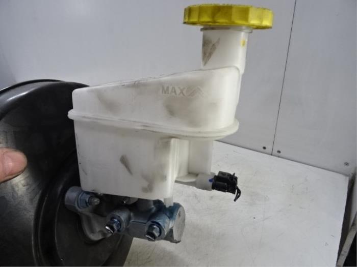 Master cylinder from a Jeep Compass (MP) 1.4 Multi Air2 16V 2018